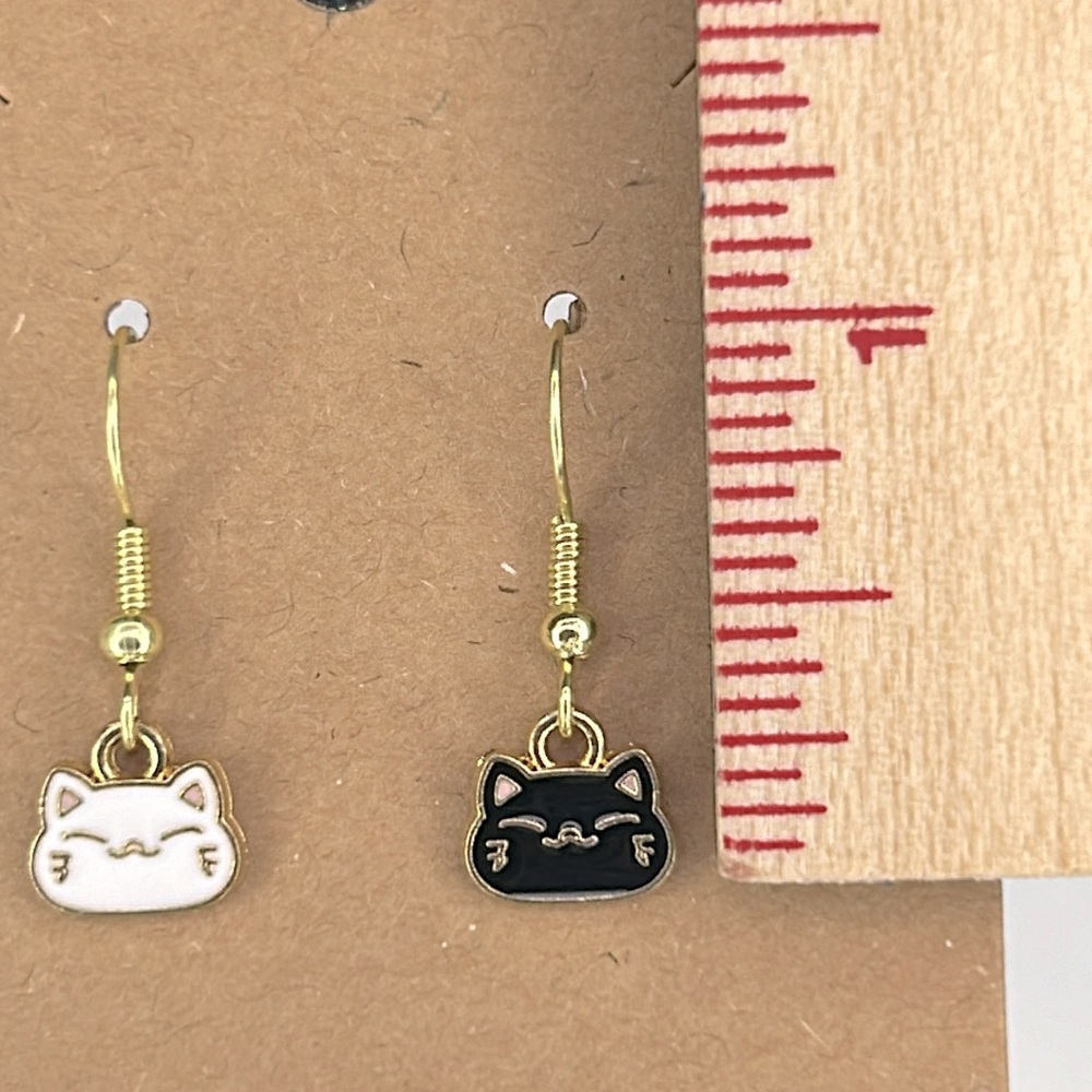 *LAST ONE* 18k Gold Plated Hook Cat Dangle Earrings - Picture 2 of 4